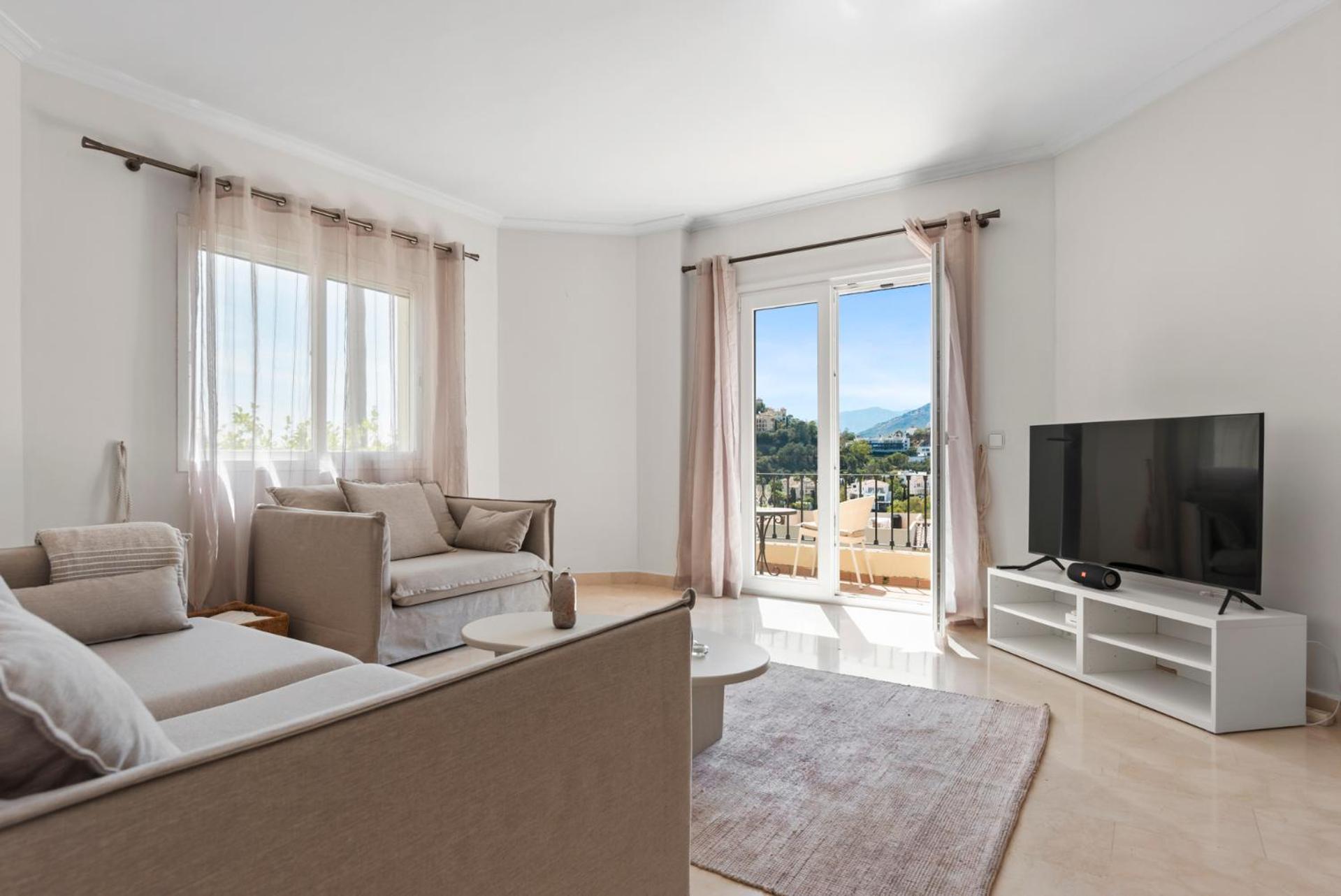 Dom wakacyjny La Quinta Hills - Modern Andalusian-style With Rooftop Terrace *