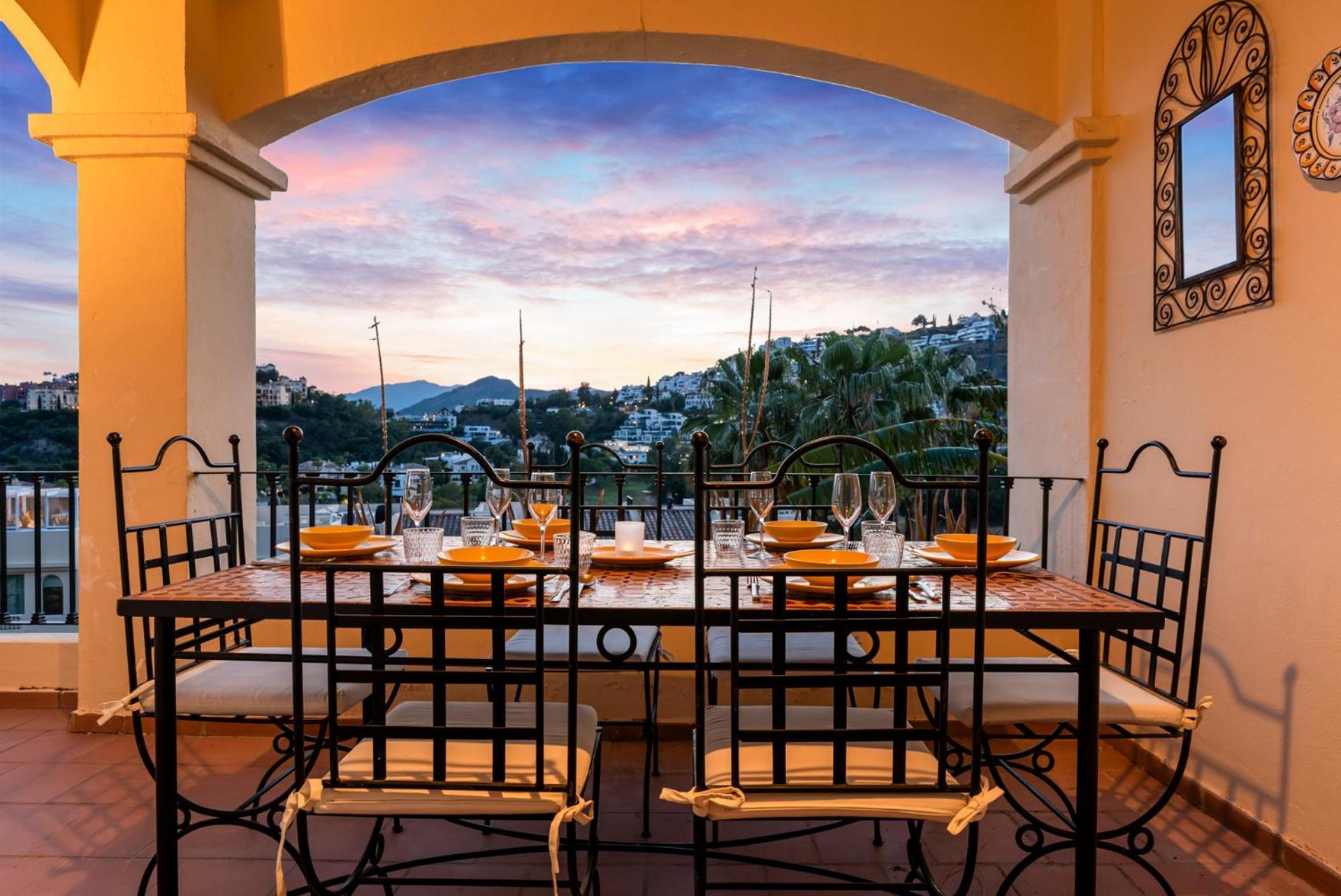 La Quinta Hills - Modern Andalusian-style With Rooftop Terrace Hébergement de vacances Marbellac