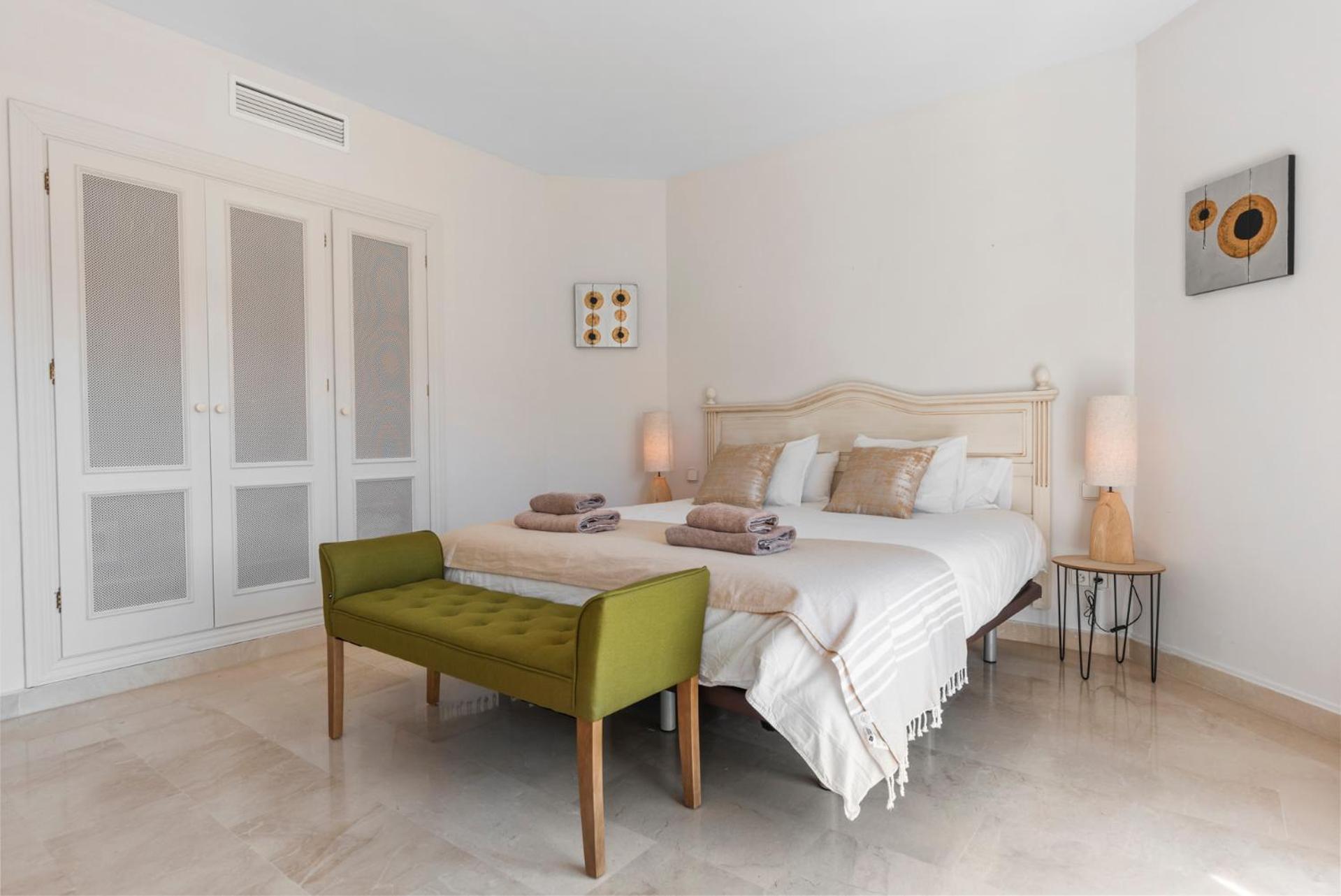 Hébergement de vacances La Quinta Hills - Modern Andalusian-style With Rooftop Terrace